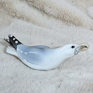 B&G BING and GRONDAHL DENMARK PORCELAIN SEAGULL with FISH FIGURINE FIGURE #1808